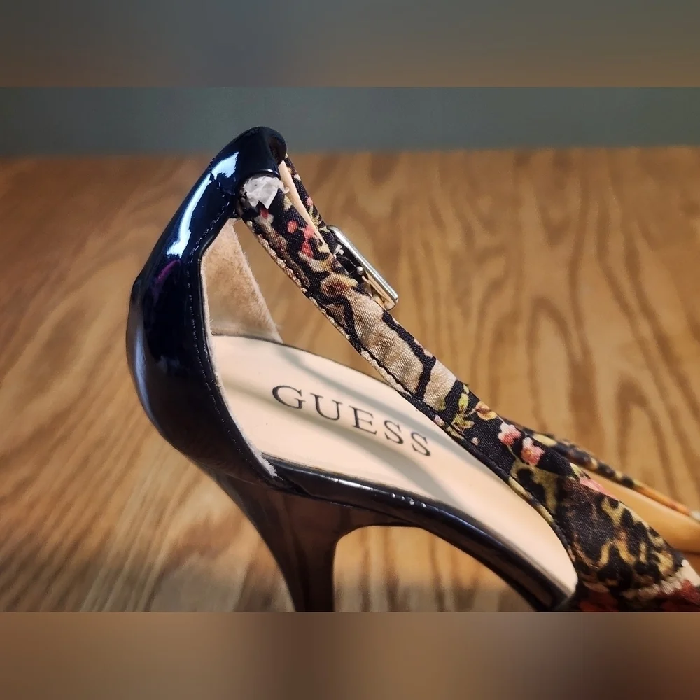 GUESS Hondo 2 Black Floral Open Toe Platform Heels 8.5